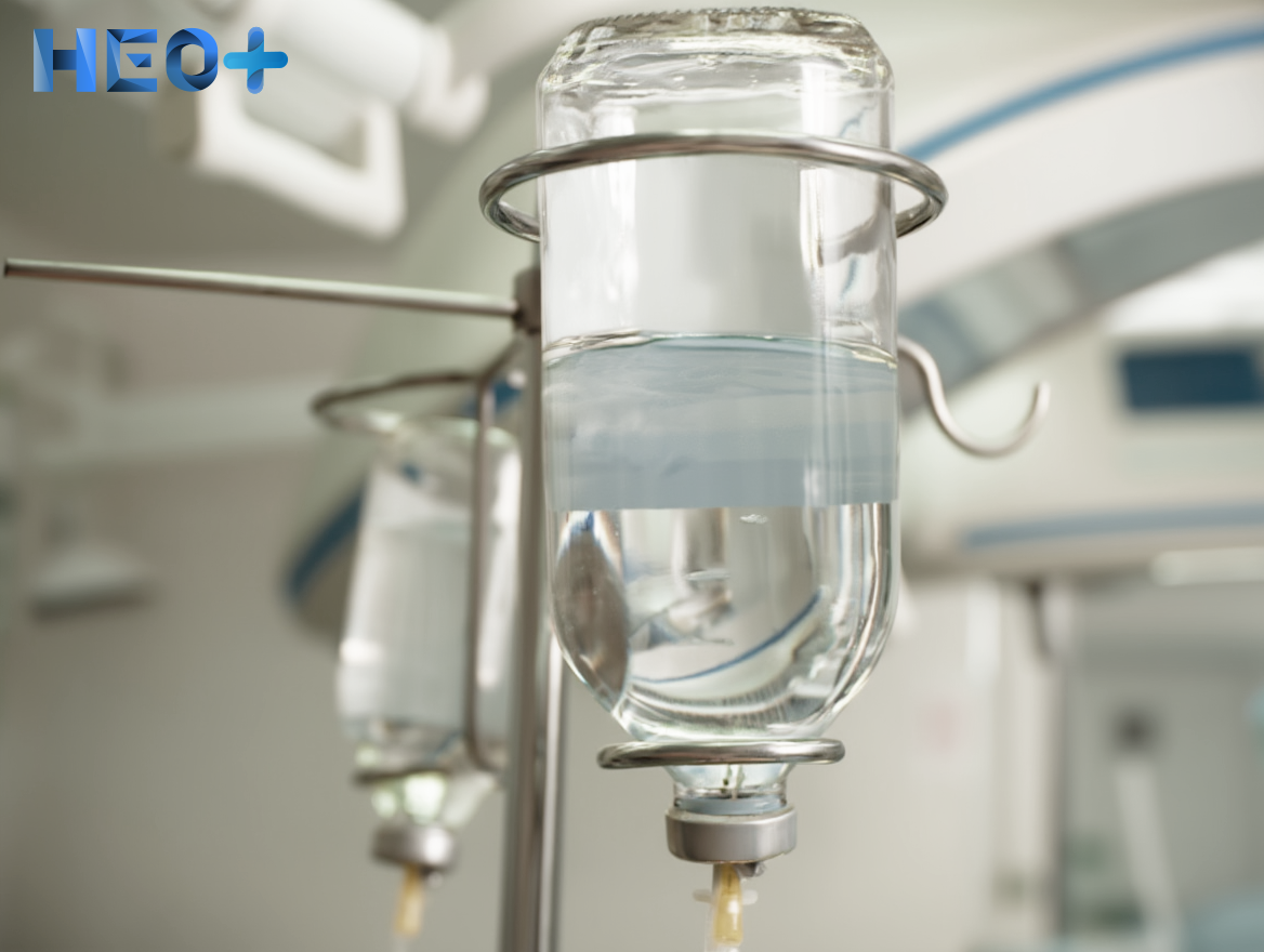 Две капельницы на стойке